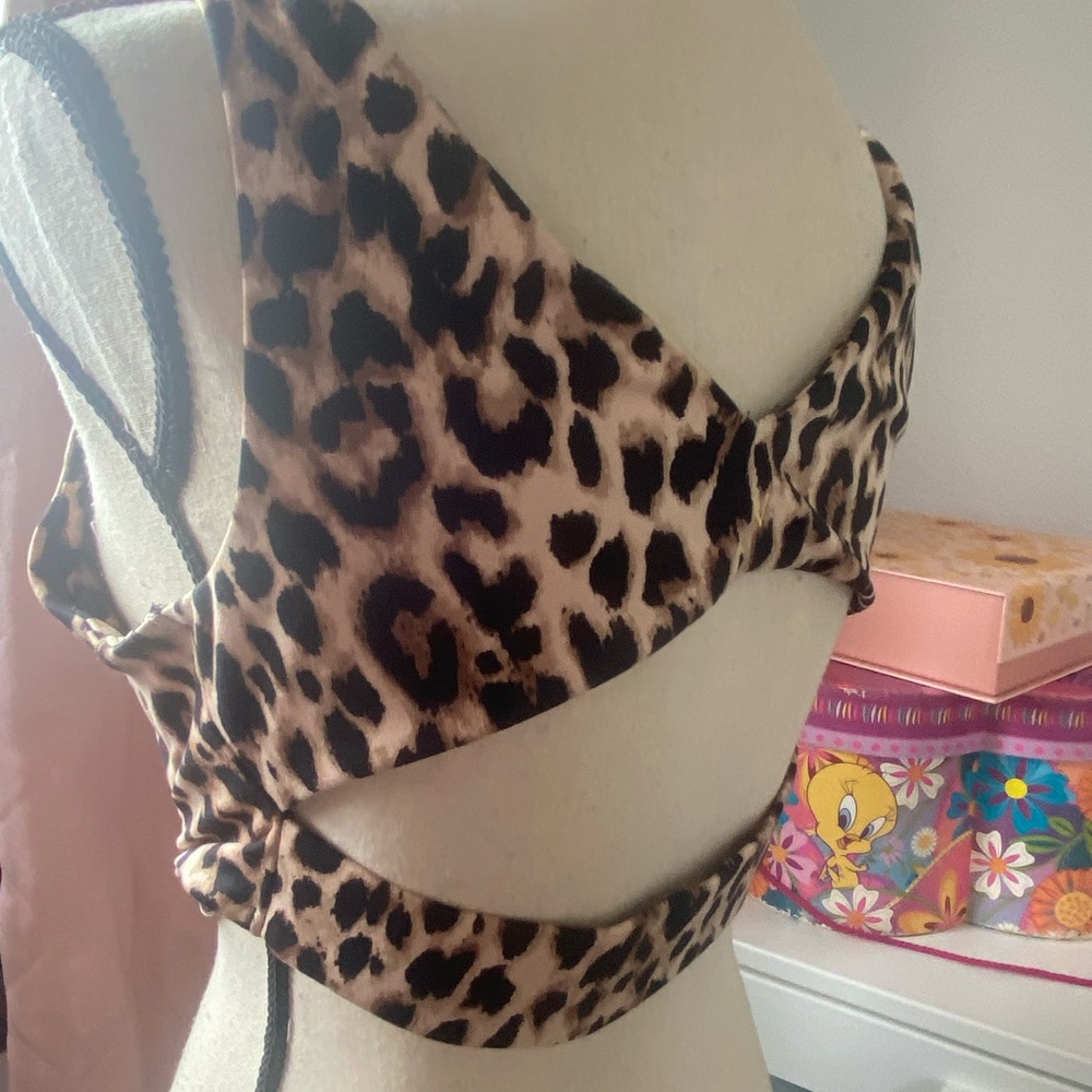 VICTORIA’S SECRET ❤️  Animal Print Sports Bra - XL